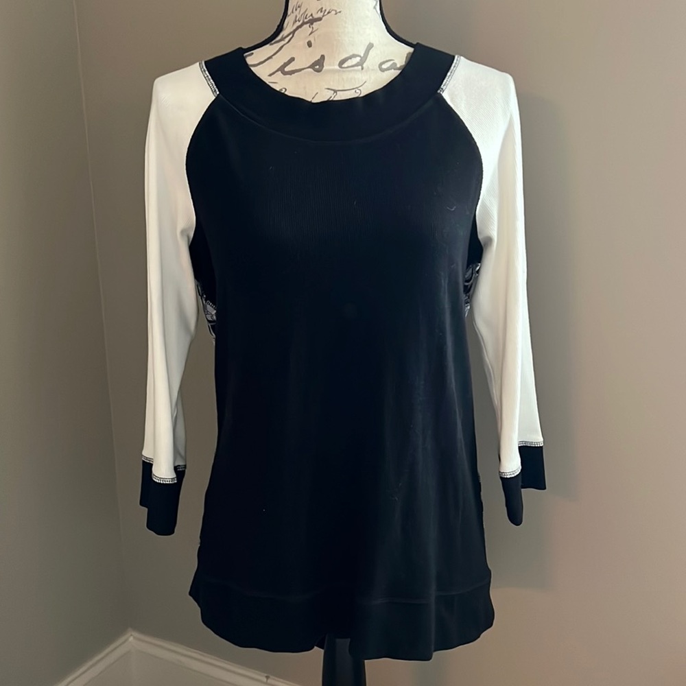 Chico’s Zenergy Floral Back Zipper Top - Picture 2 of 11